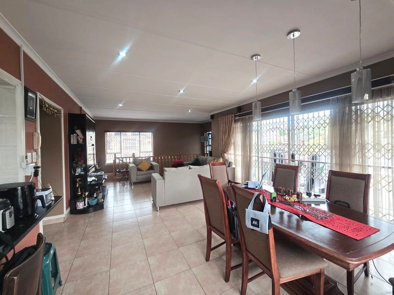 Well priced family haven with exceptional features - Photo 10