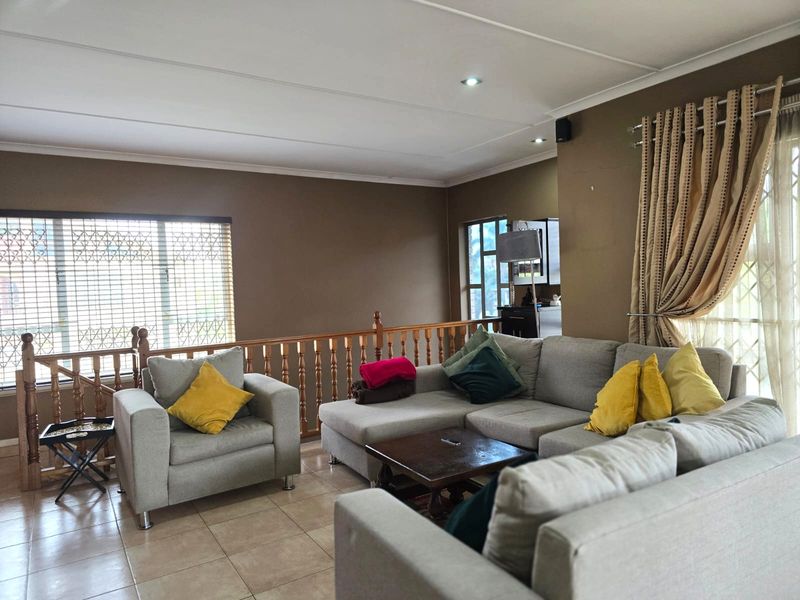 Well priced family haven with exceptional features - Photo 9