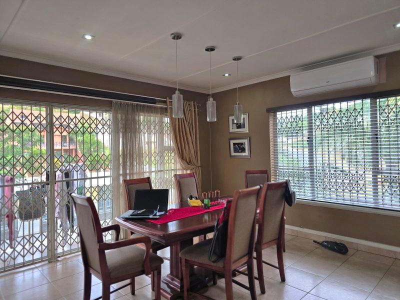 Well priced family haven with exceptional features - Photo 8
