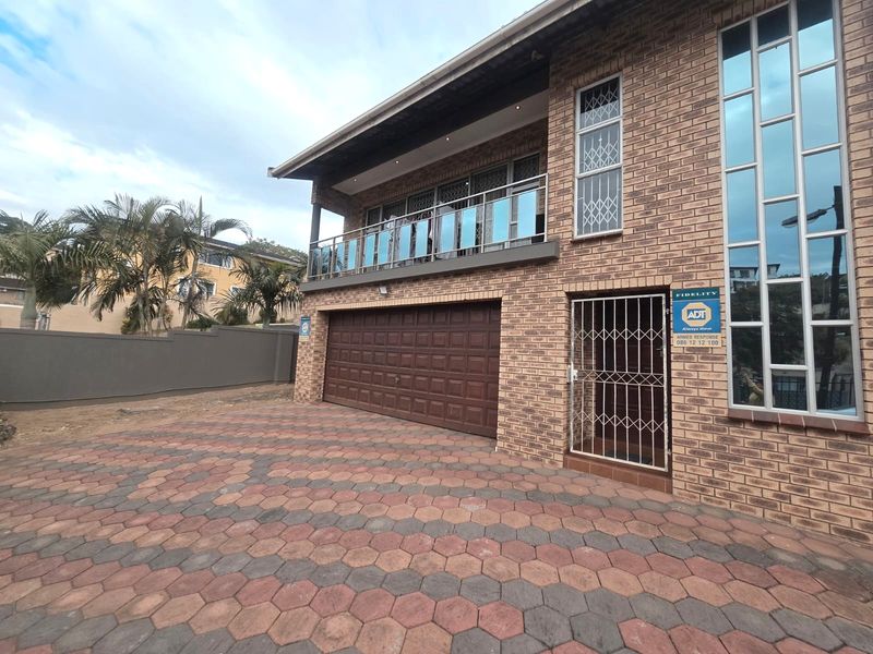 Well priced family haven with exceptional features - Photo 3