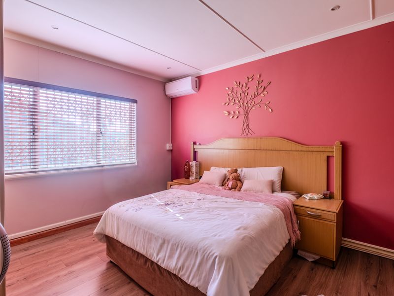 Well priced family haven with exceptional features - Photo 10