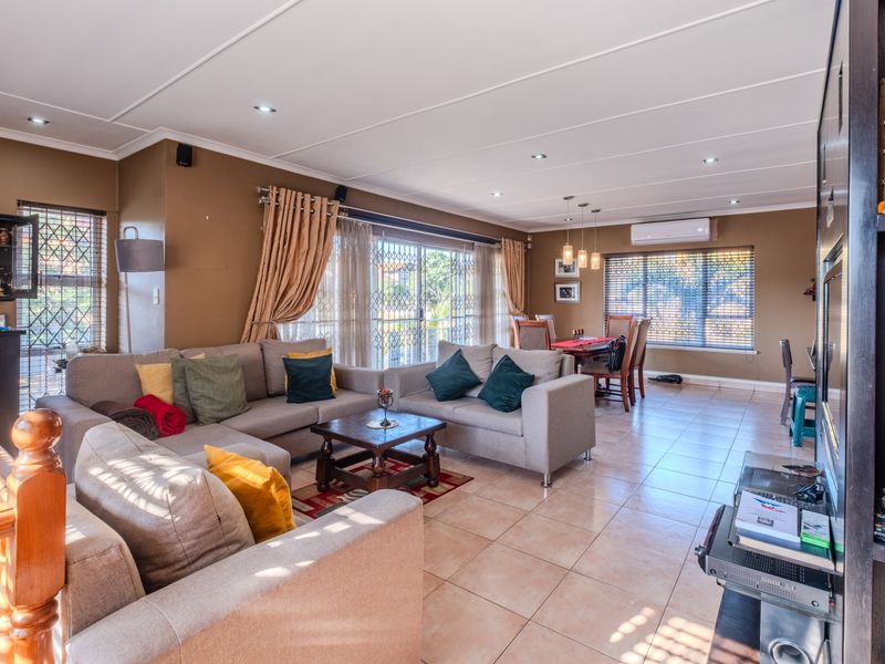 Well priced family haven with exceptional features - Photo 5