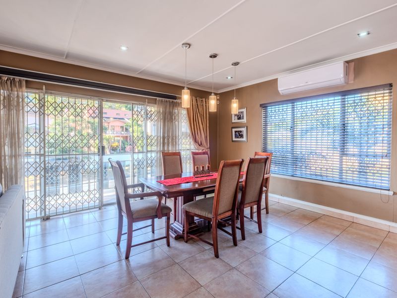 Well priced family haven with exceptional features - Photo 6