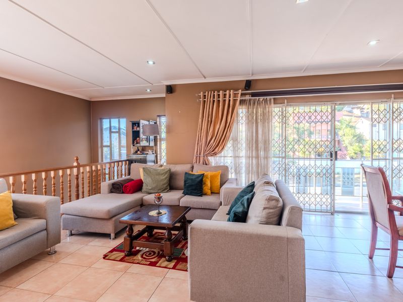 Well priced family haven with exceptional features - Photo 3