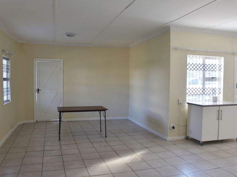 Three Bedroom With Flatlet, Home For Sale On East Bank, Port Alfred - Photo 4