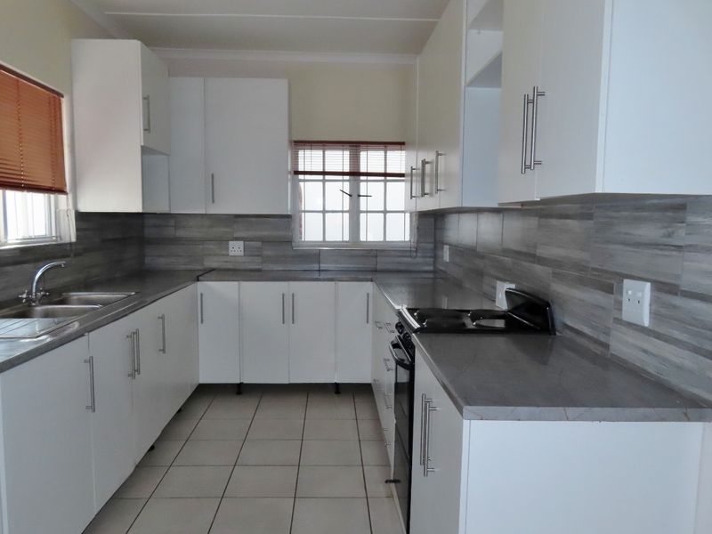Three Bedroom With Flatlet, Home For Sale On East Bank, Port Alfred - Photo 8