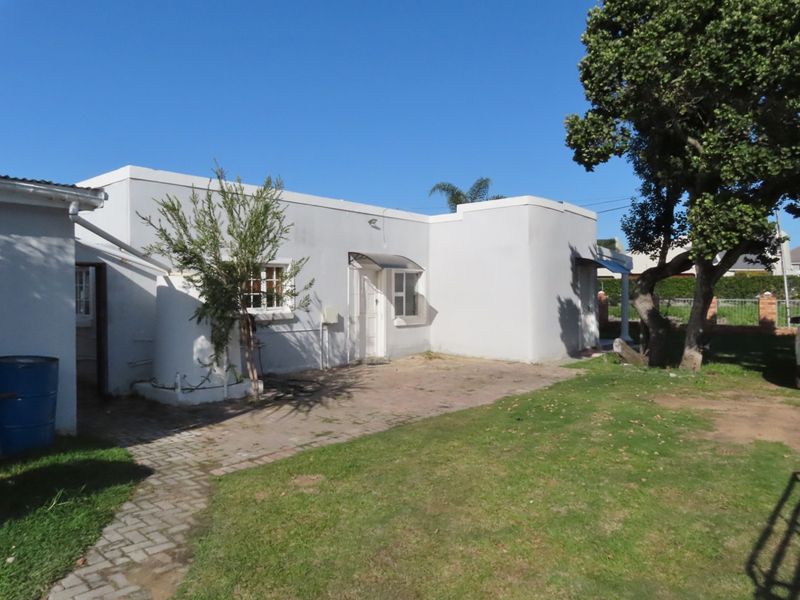 Three Bedroom With Flatlet, Home For Sale On East Bank, Port Alfred - Photo 2