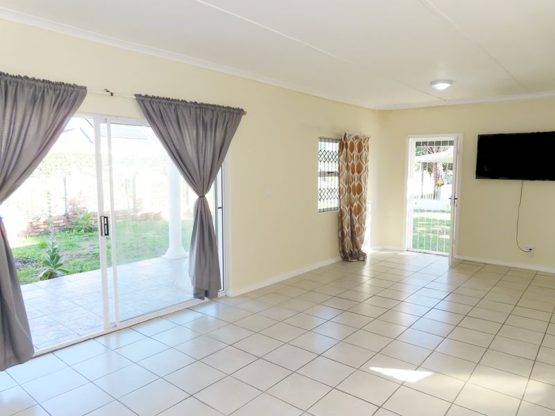 Three Bedroom With Flatlet, Home For Sale On East Bank, Port Alfred - Photo 4