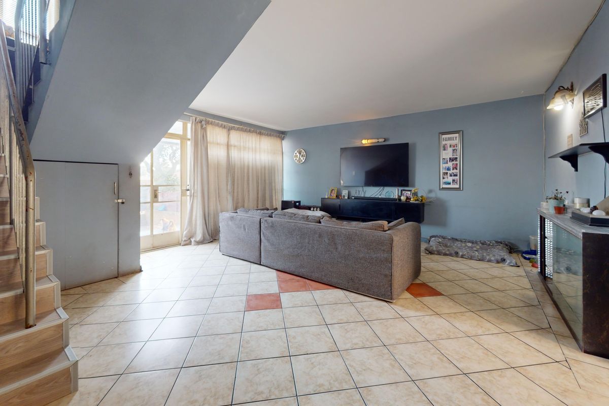 Modern Duplex With Its Own Pet Friendly Private Garden! - Photo 4