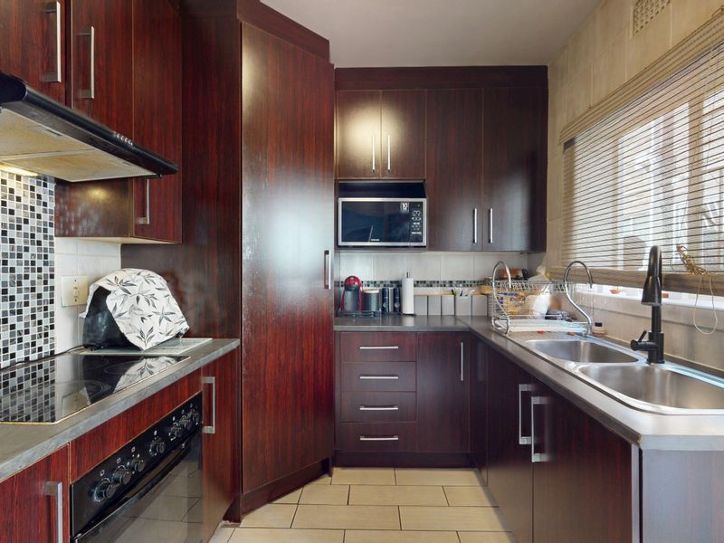 Modern Duplex With Its Own Pet Friendly Private Garden! - Photo 10