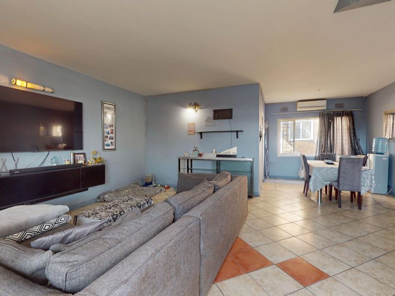 Modern Duplex With Its Own Pet Friendly Private Garden! - Photo 5