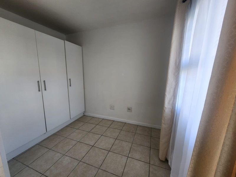 Newly Renovated Ground-Floor Gem – Move In Today! - Photo 4