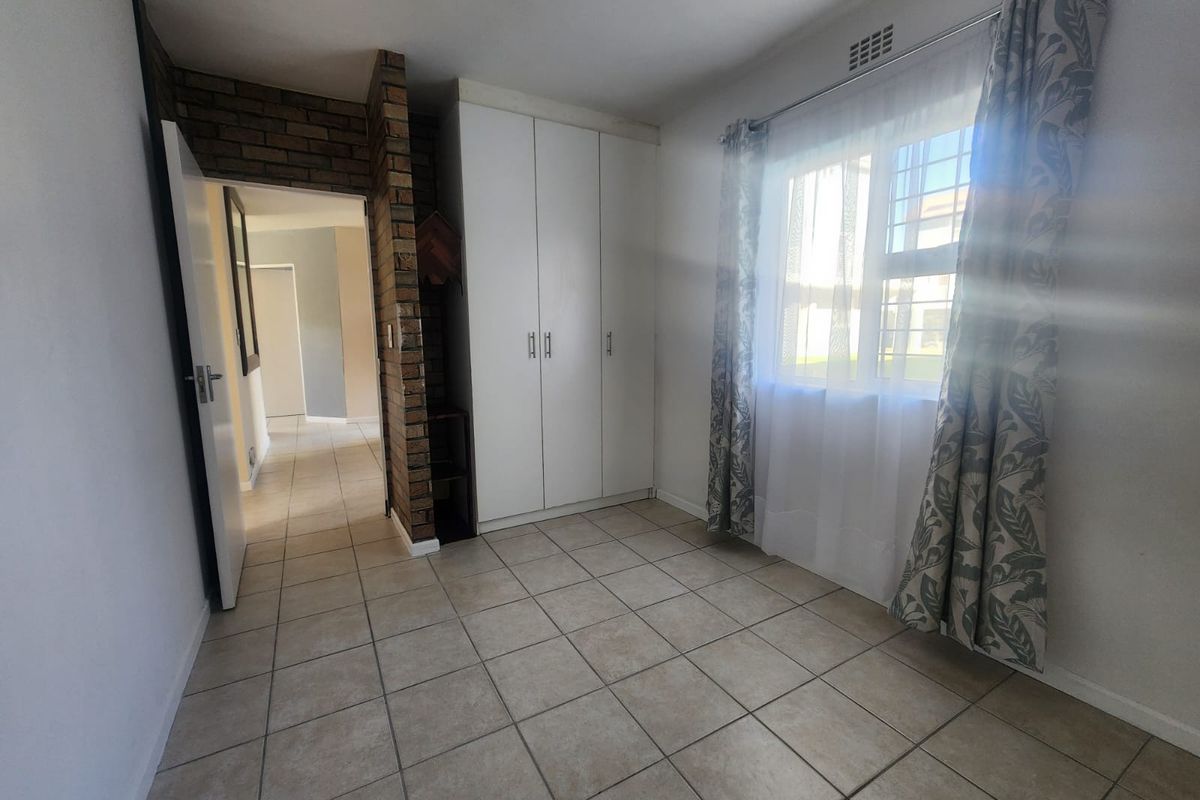 Newly Renovated Ground-Floor Gem – Move In Today! - Photo 5