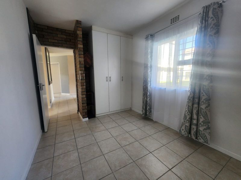 Newly Renovated Ground-Floor Gem – Move In Today! - Photo 5
