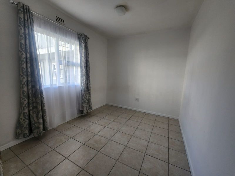 Newly Renovated Ground-Floor Gem – Move In Today! - Photo 6