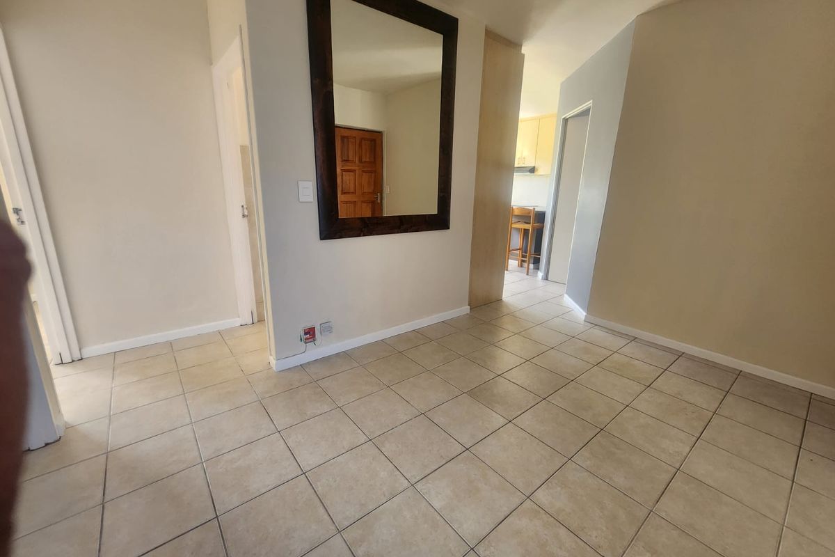 Newly Renovated Ground-Floor Gem – Move In Today! - Photo 2