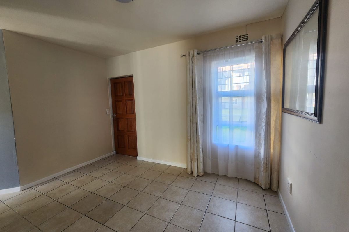Newly Renovated Ground-Floor Gem – Move In Today! - Photo 3
