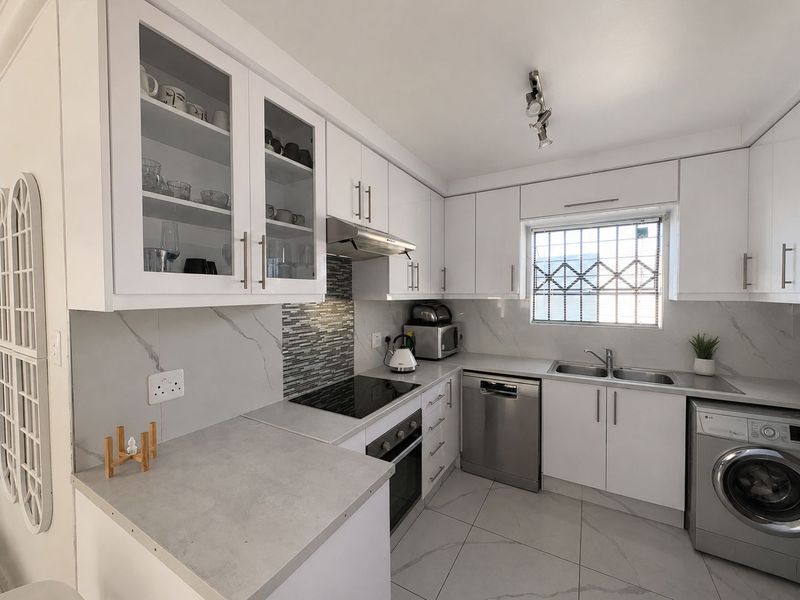 Modern Comfort Meets Effortless Living! - Photo 5