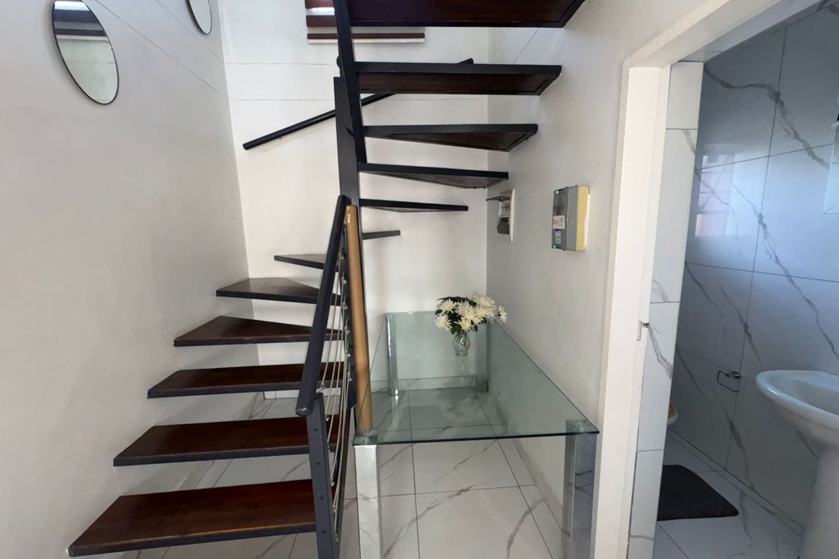 Modern Comfort Meets Effortless Living! - Photo 4