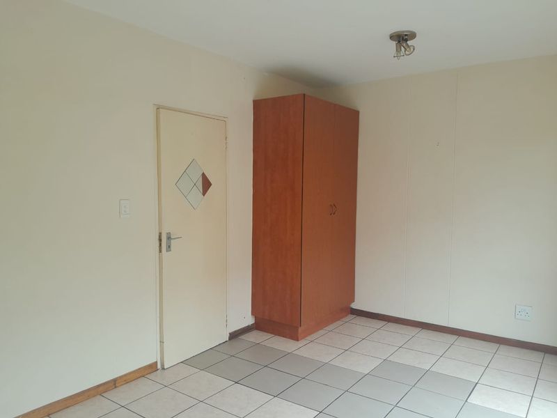 FLAT FOR SALE IN PLATINUM VIEW - Photo 7