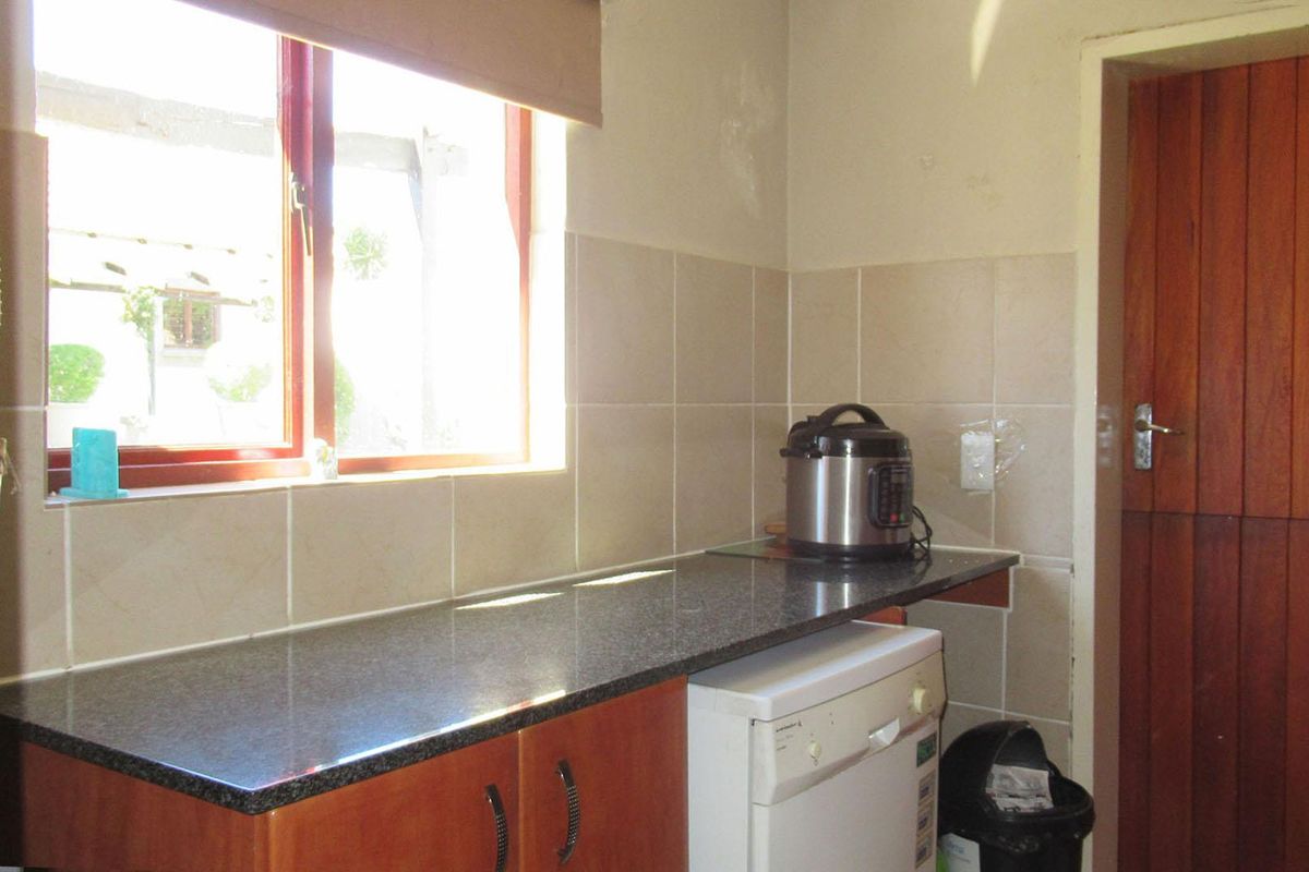 Modern 3-Bed, 3-Bath Unit for Sale in Witkoppen - Photo 5