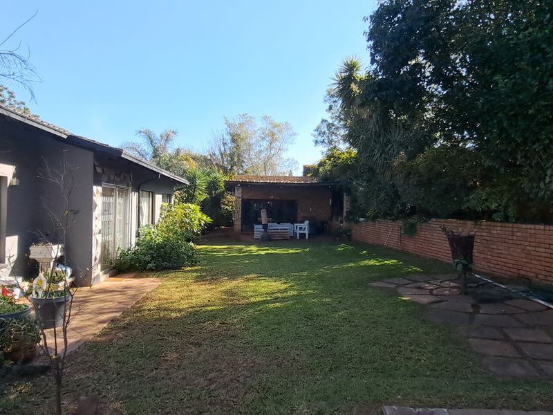 Cozy 1 Bedroom Cottage available Immediately In Roodekrans - Photo 3