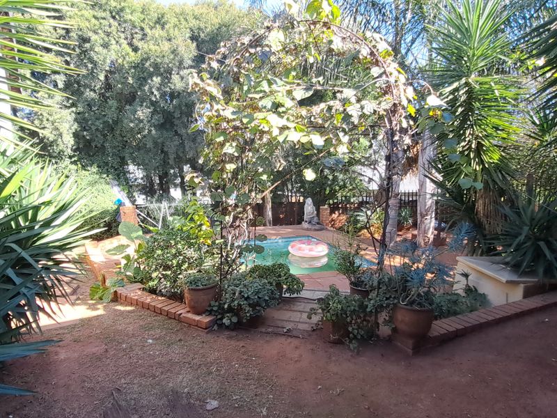 Cozy 1 Bedroom Cottage available Immediately In Roodekrans - Photo 1