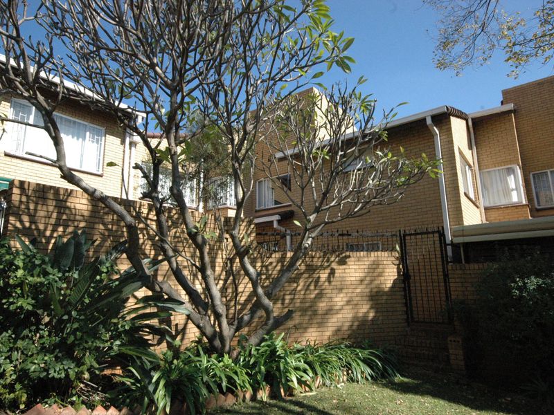 Stunning 3-bedroom duplex for sale in Faerie Glen, Pretoria—perfect blend of comfort and style! - Photo 1