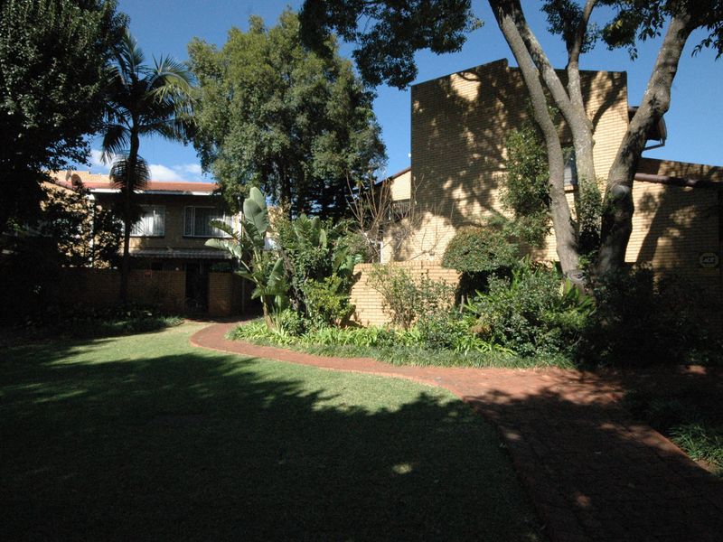Stunning 3-bedroom duplex for sale in Faerie Glen, Pretoria—perfect blend of comfort and style! - Photo 7