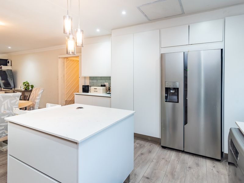 Four-bedroom, three-bathroom family cluster in Santa Monica that truly ticks all the boxes. - Photo 6