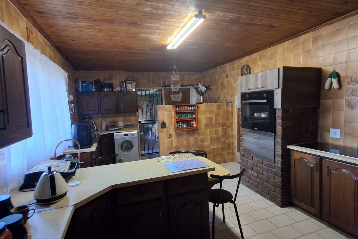 3 Bedroom House for Sale in Dunnottar - Photo 3