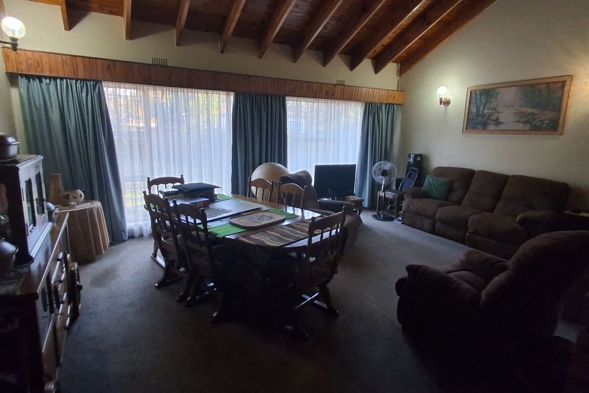 3 Bedroom House for Sale in Dunnottar - Photo 2