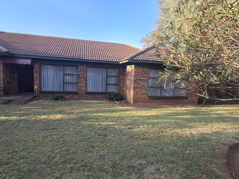 3 Bedroom House for Sale in Dunnottar - Photo 1