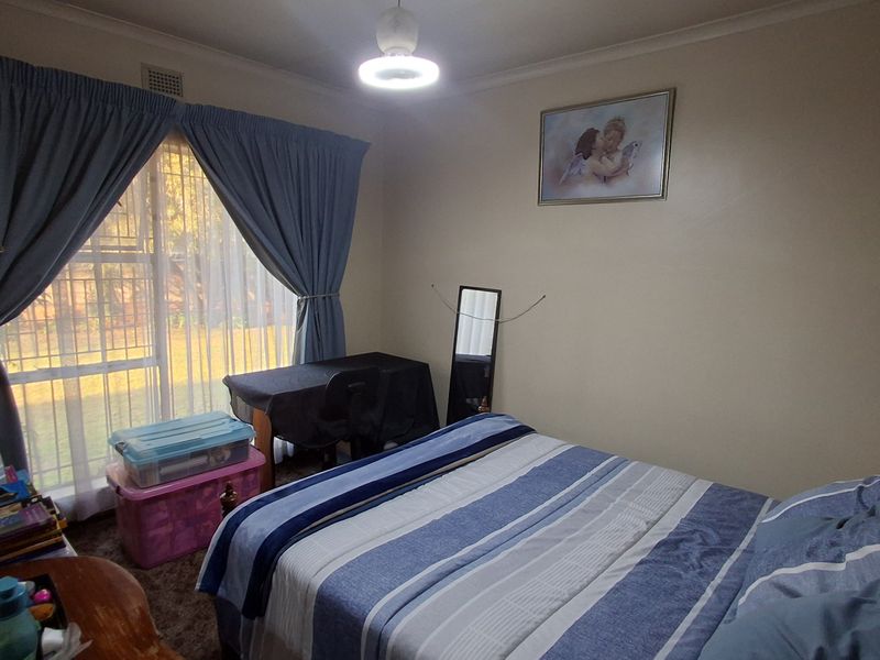 3 Bedroom House for Sale in Dunnottar - Photo 10