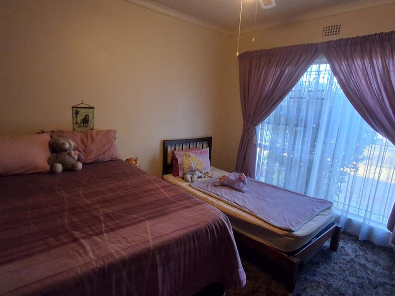 3 Bedroom House for Sale in Dunnottar - Photo 9