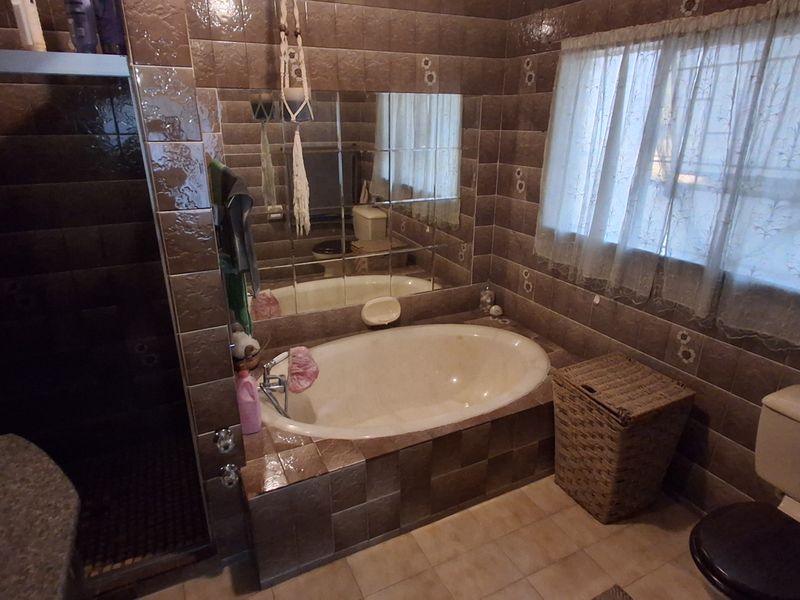 3 Bedroom House for Sale in Dunnottar - Photo 8