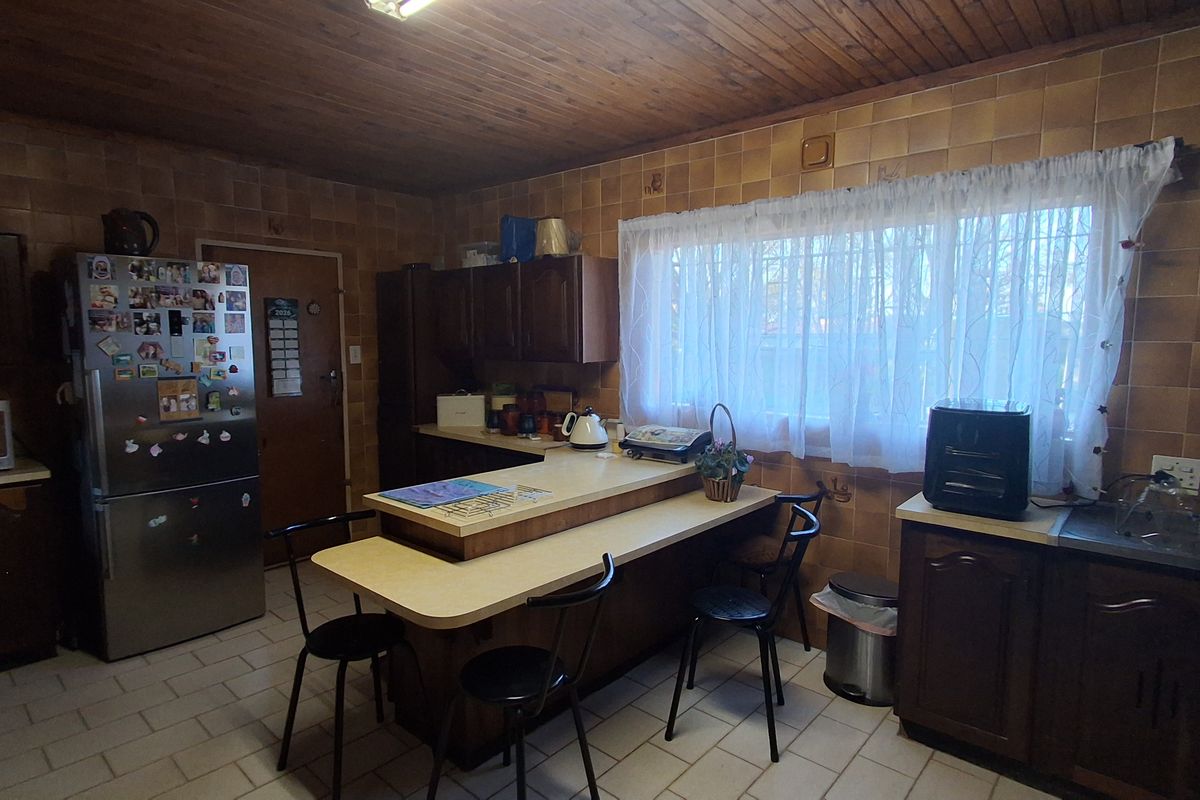 3 Bedroom House for Sale in Dunnottar - Photo 4