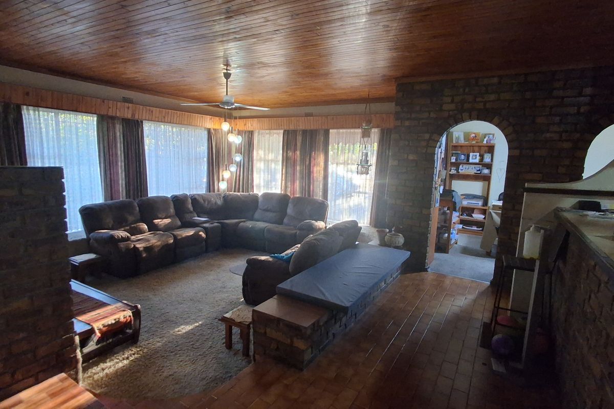 3 Bedroom House for Sale in Dunnottar - Photo 5