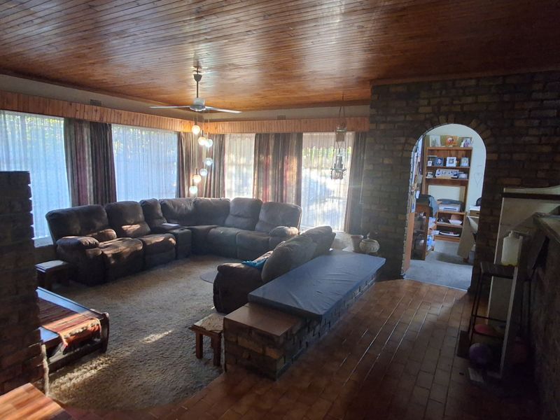 3 Bedroom House for Sale in Dunnottar - Photo 5