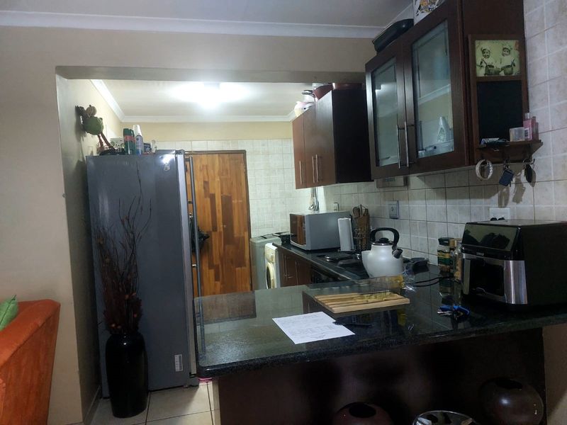 Spacious 3-Bedroom Family Home in Waterval East - Photo 2
