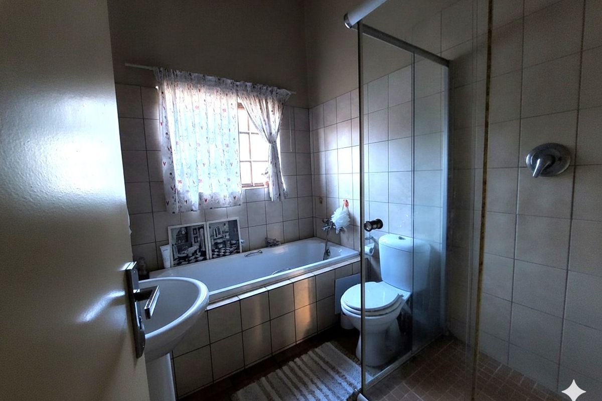 Spacious 3-Bedroom Family Home in Waterval East - Photo 4