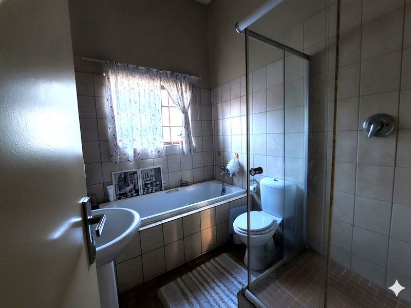 Spacious 3-Bedroom Family Home in Waterval East - Photo 4