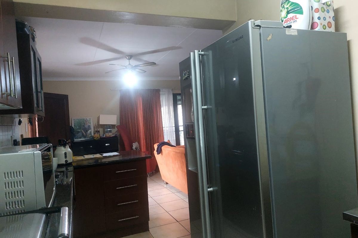Spacious 3-Bedroom Family Home in Waterval East - Photo 3