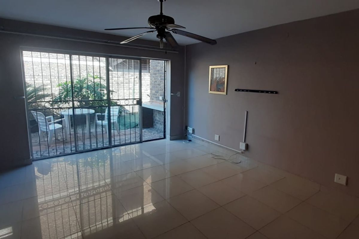 Spacious 2 Bedroom Duplex To Rent in Gezina only R7,900 per Month - Photo 3