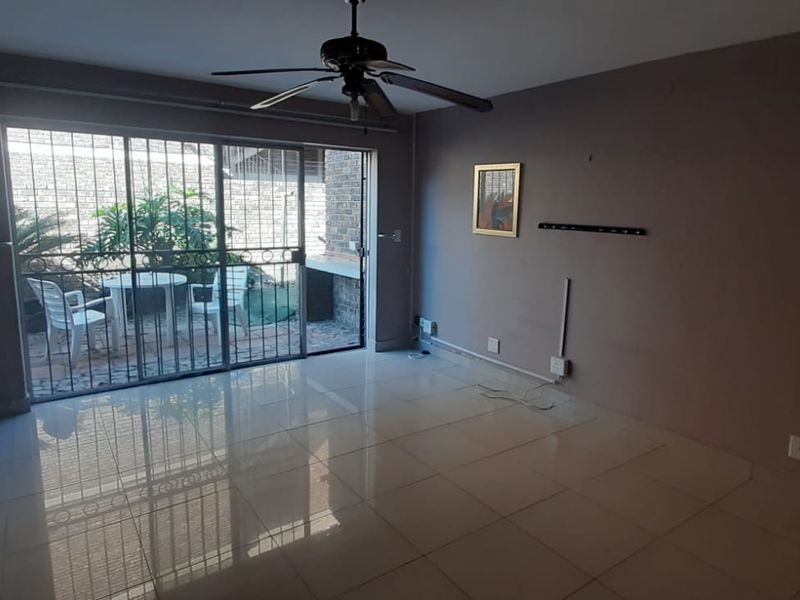 Spacious 2 Bedroom Duplex To Rent in Gezina only R7,900 per Month - Photo 3