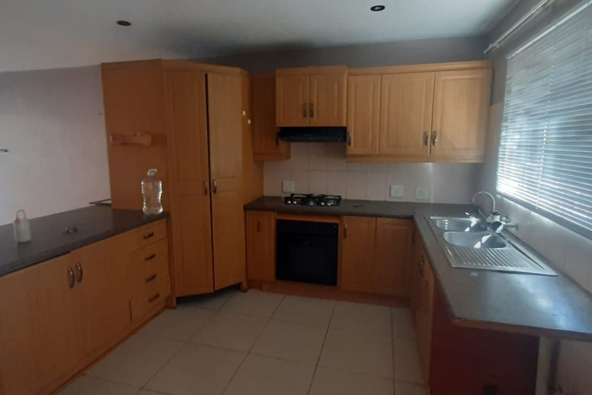 Spacious 2 Bedroom Duplex To Rent in Gezina only R7,900 per Month - Photo 4