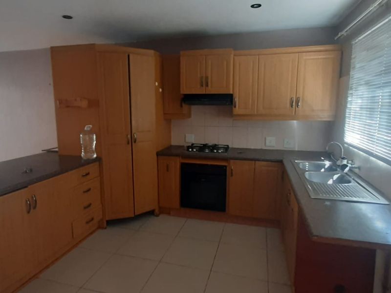Spacious 2 Bedroom Duplex To Rent in Gezina only R7,900 per Month - Photo 4