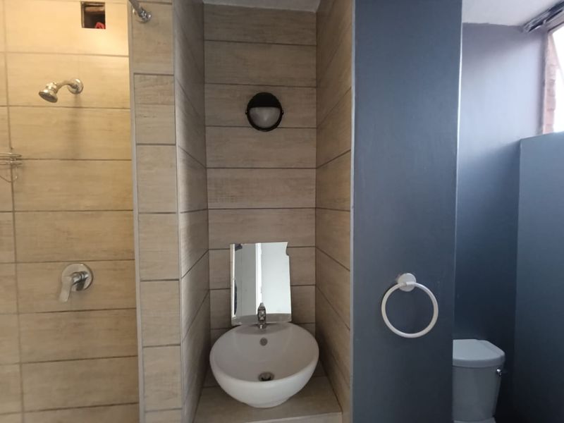 Spacious 2 Bedroom Apartment To Rent in Wonderboom South - Photo 10
