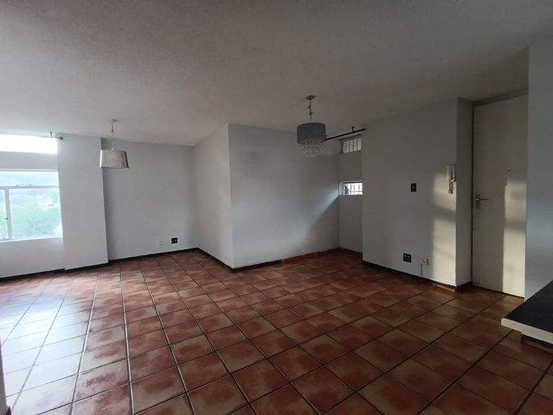 Spacious 2 Bedroom Apartment To Rent in Wonderboom South - Photo 6