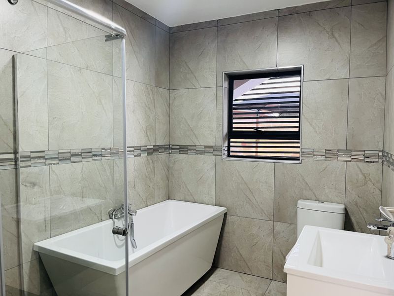 Compact and modern 2 bedroom apartment! - Photo 8